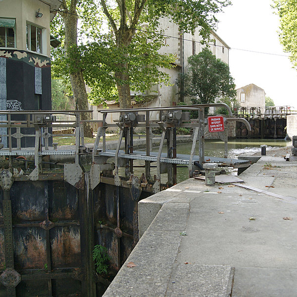 Les deux premières portes de la quadruple écluse de Saint Roch, à Castelnaudary