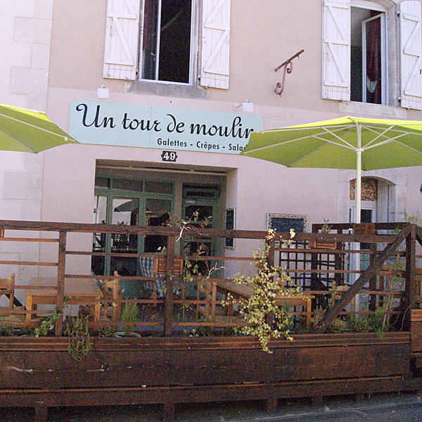 Un Tour de Moulin propose des salades très très composées de plaisirs très très gourmands