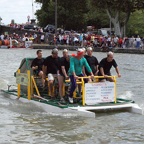Les Gauvois sur leur OFNI, par Toutatis !