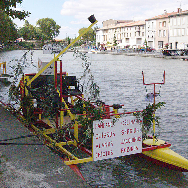 Les Romains voudraient bien couler les Gauvois à coups de catapulte !