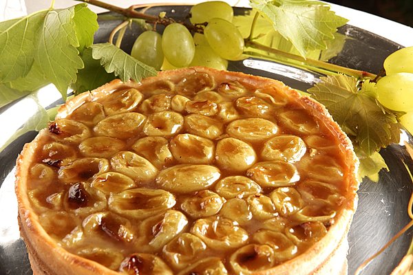 Simple et savoureuse, rustique et raffinée, Marc Meneau transforme le raisin en une délicieuse tarte