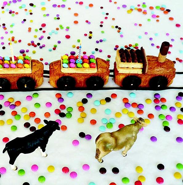 Le train d'anniversaire arrive en gare !