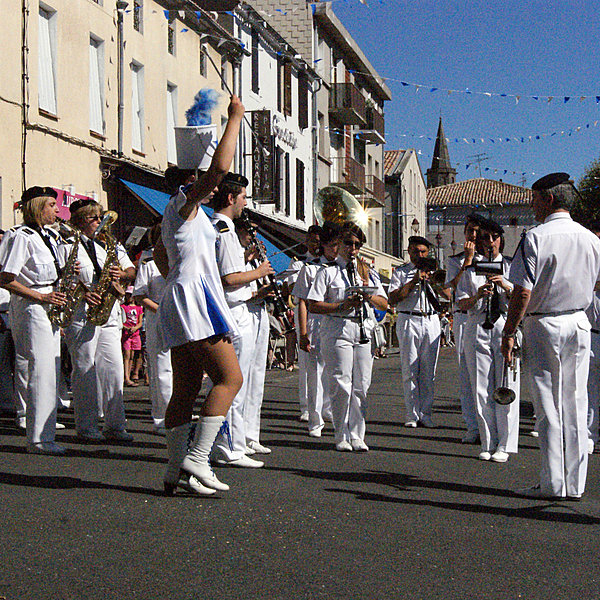 La fanfare des Gerbes d'Or les suit de près