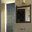 Les maisons face à l’océan ont été restaurées avec détermination, et dotées de chambres spacieuses et de luxueuses salles de bains. Sur les lits Boutis Tendance Khmère