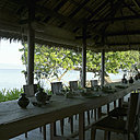 La grande table de la salle à manger a été fabriquée à partir d’un tronc entier de « Kokee » dont une très grosse planche a tout simplement été débitée et laissée brute