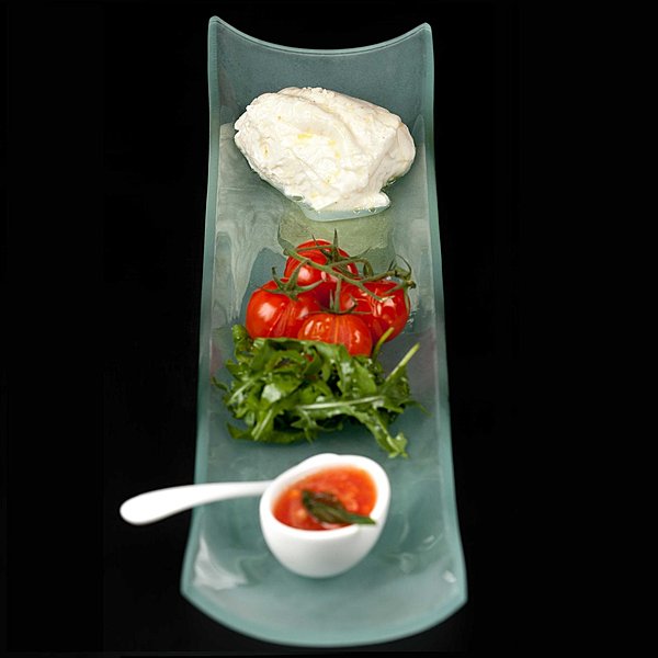 Burrata des Pouilles avec tomates cerises rôties