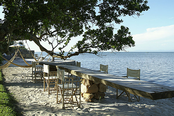 La grande table de la salle à manger a été fabriquée à partir d’un tronc entier de « Kokee » dont une très grosse planche a tout simplement été débitée et laissée brute