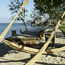 Les hamacs sont prêts pour le farniente à l’ombre avec comme seul bruit de fond le chant des oiseaux et le bruit des vagues