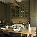 Cuisine réalisée par Peggy Bauwens, zelliges, luminaire et peinture