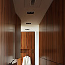 Le grand dressing en bois de pommier indien