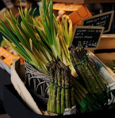 En saison, les asperges font belle mine