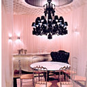 Le boudoir rose avec son lustre noir