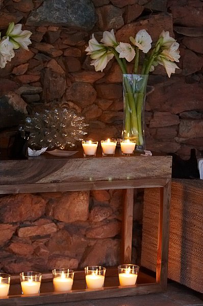 Ambiance tamisée à l'hôtel La Dimora en Corse, le soir venu