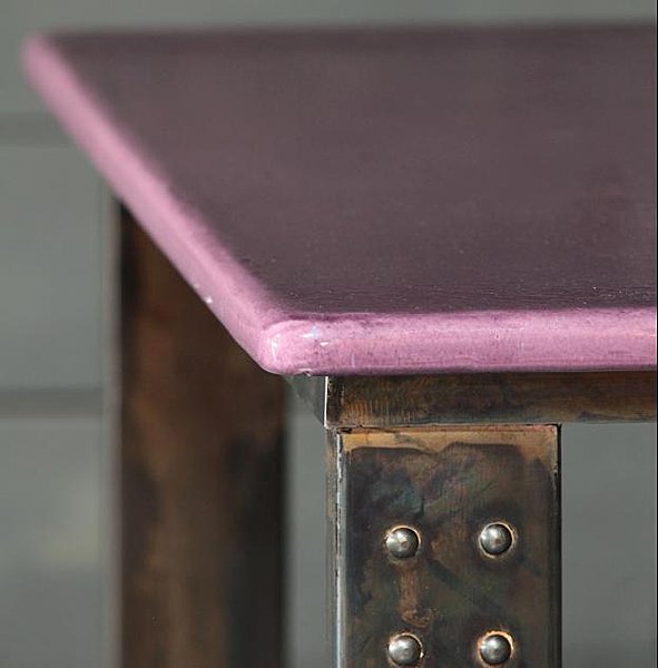 Piétement Indus et plateau en lave émaillée aubergine