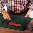 Décapage sur meuble peint