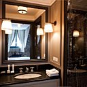 Tonalités sombres pour des salles de bains élégantes