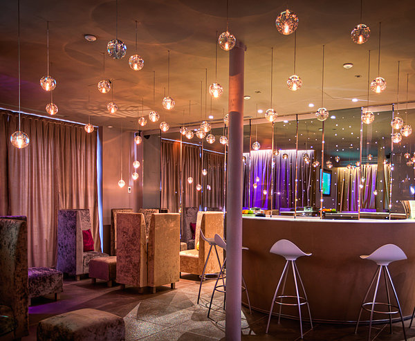 Le lobby de l'hôtel Seven