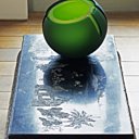 Sur la table basse en laque de chine, coupe Anna Torfs, coussins blancs Zoeppritz