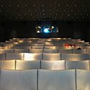 Prenez place dans la salle de cinéma