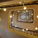 Un coup d'oeil vers les étages