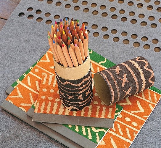 Boîte à crayons et cahiers