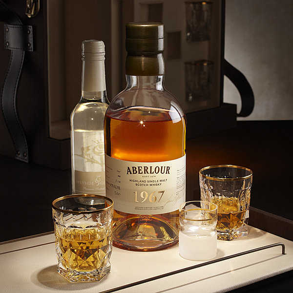 Rituel de dégustation, avec ses verres en cristal St Louis