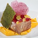 Suivi d'un dos de cabillaud Pom-Grenade, purée de butter-nut Pom-Mangue, émulsion Pom-Myrtille Suivi d'un dos de cabillaud Pom-Grenade, purée de butter-nut Pom-Mangue, émulsion Pom-Myrtille