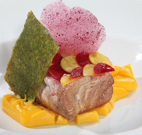 Suivi d'un dos de cabillaud Pom-Grenade, purée de butter-nut Pom-Mangue, émulsion Pom-Myrtille