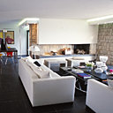 La Pipistrello répond, comme les murs, au noir des ardoises au sol