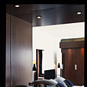 On retrouve le combat des contrastes jusque dans la chambre