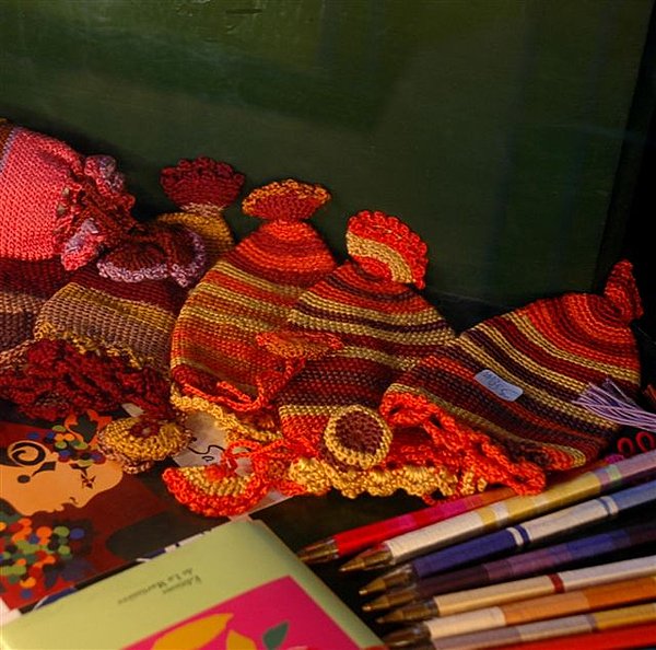 Pochettes en sabra multicolores