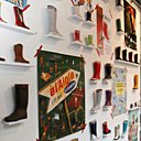 Après le mur végétal, le mur de bottes, by Aigle naturellement !
