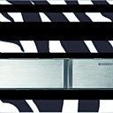 Originale, une plaque de déclenchement en fonte d’aluminium personnalisable. Geberit chez Cédéo.