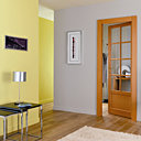 Collection Classiques Hêtre, porte vitrée à moulures droites. Panneaux en aggloméré postformé recouvert d'un placage Hêtre