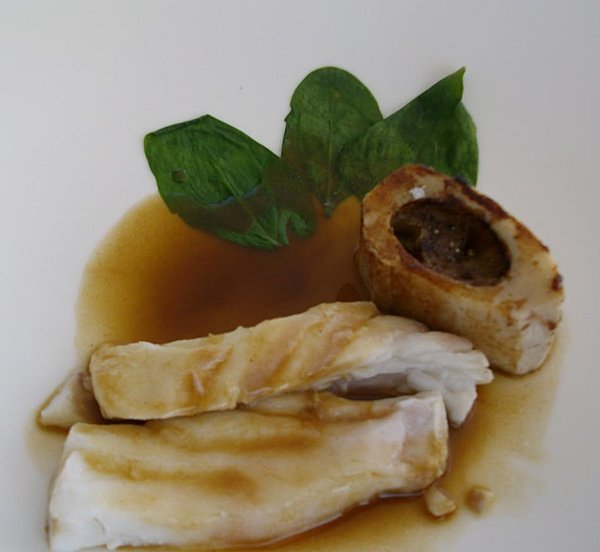 Turbot rôti sur os à moelle, jus de viande