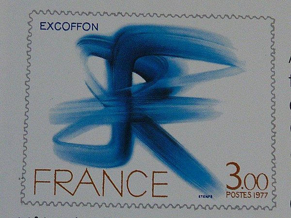 Timbre poste avec les lettres RF