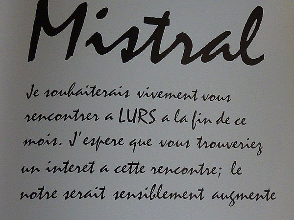 Création du caractère Mistral qui ressemble à l'écriture manuelle