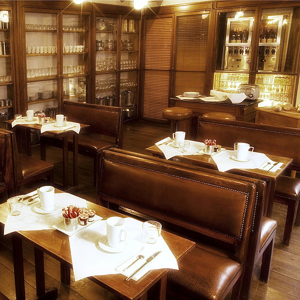 Un petit déj' en salle de cours, au Collège Hôtel