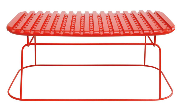 Table basse Ajours Eno en médium laqué de Normal Studio. Homology.com