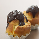 De jolies brioches encore plus belles avec leur nappage au chocolat.