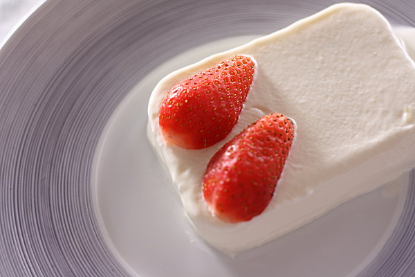ma panna cotta servie avec des fraises