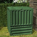 Le vrai geste du jardinier avec un composteur de chez greenweez.com