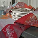 Nappe brodée aux feuilles d'automne