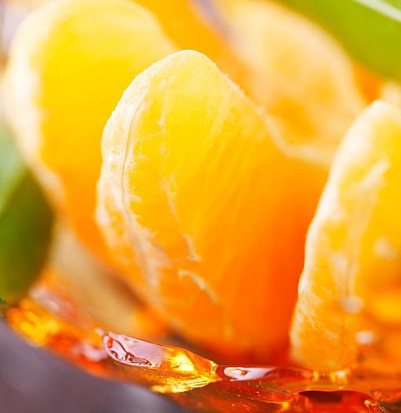 Quartiers de clementine de Corse, élagants dans leur coque caramélisée