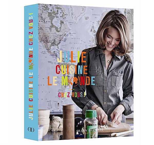 Julie pose son sac à dos et sort sa fourchette internationale