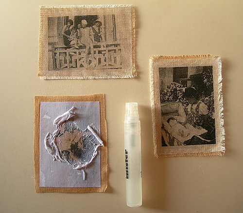 Frotter et enlever le papier