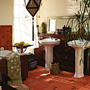 Charme rétro pour ces lavabos de 60 cm sur colonne. L 60 x 46 x H 82,5 cm. Jaïpur. Allia.