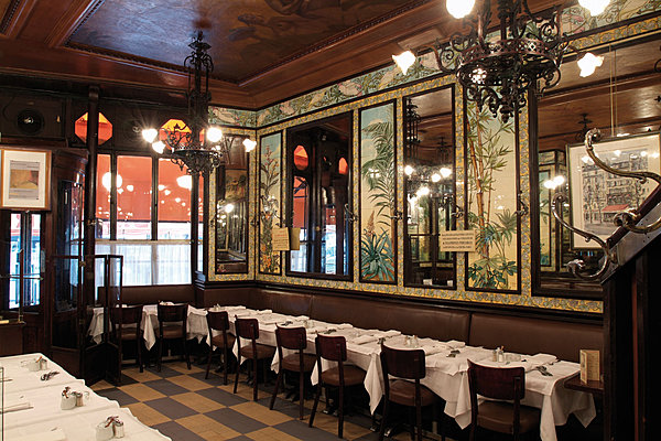 Très 1900, la décoration dans son élégance immuable