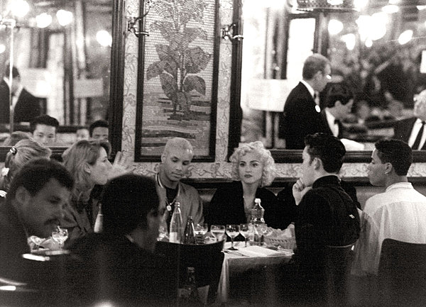 L'icone Madonna, parfaite dans le cadre avec son look fifties