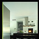 En Belgique, l’esthétique dépouillé, soulignée par la lumière du jour, allie fonctionnalité et géométrie